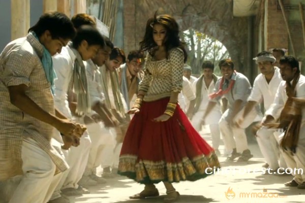 MATRU KI BIJLEE KA MANDOLA MOVIE GALLERY