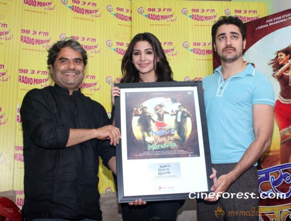MATRU KI BIJLEE KA MANDOLA MOVIE PICS