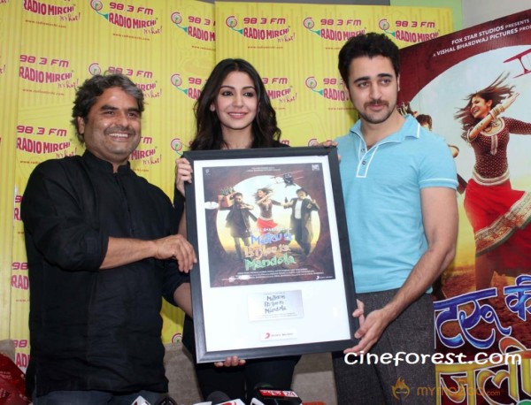 MATRU KI BIJLEE KA MANDOLA MOVIE PICS