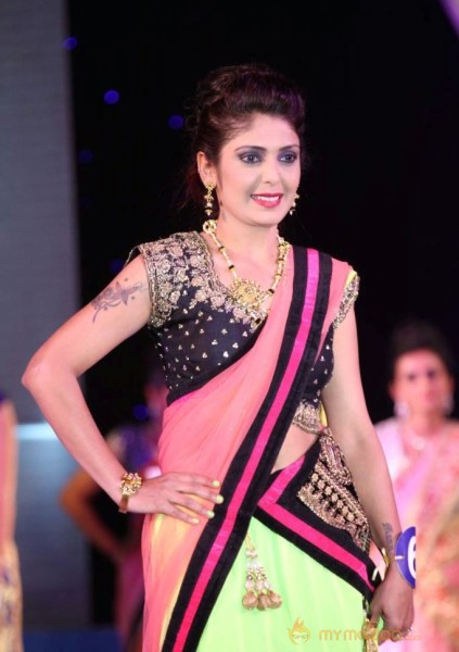 Miss n Mrs India Gujarati Fashion Show Photos