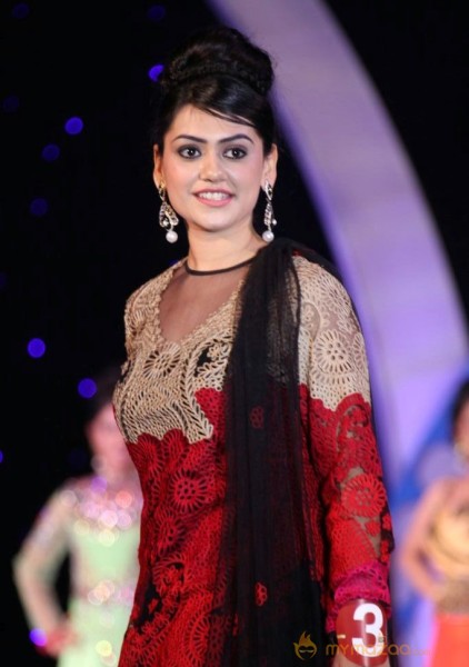 Miss n Mrs India Gujarati Fashion Show Photos02