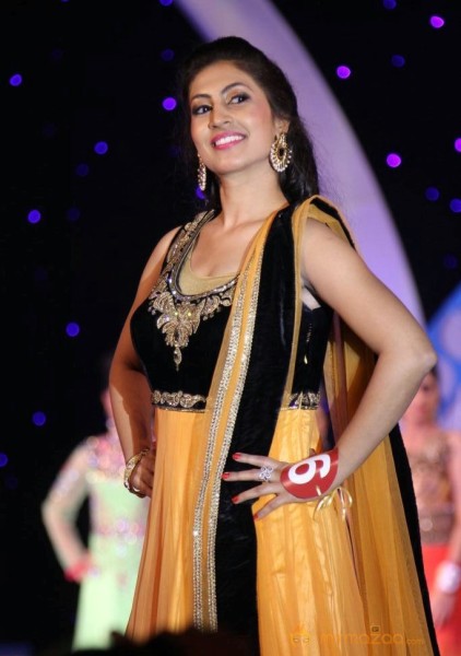 Miss n Mrs India Gujarati Fashion Show Photos02