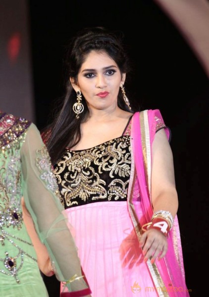 Miss n Mrs India Gujarati Fashion Show Photos02