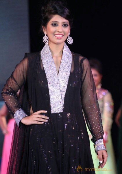 Miss n Mrs India Gujarati Fashion Show Photos02