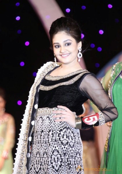 Miss n Mrs India Gujarati Fashion Show Photos02