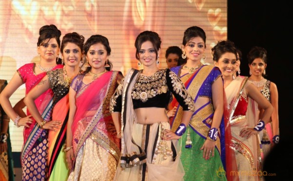 Miss n Mrs India Gujarati Fashion Show Photos02