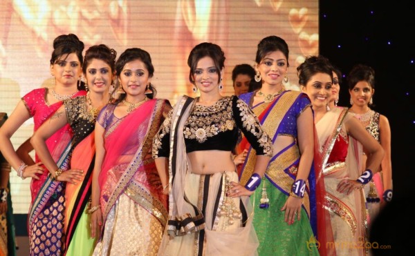 Miss n Mrs India Gujarati Fashion Show Photos02