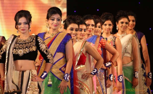 Miss n Mrs India Gujarati Fashion Show Photos02