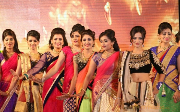 Miss n Mrs India Gujarati Fashion Show Photos02