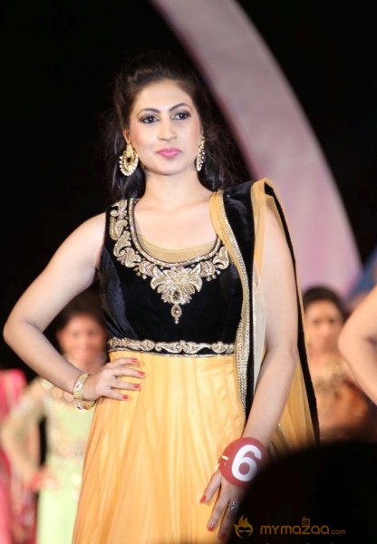 Miss n Mrs India Gujarati Fashion Show Photos02