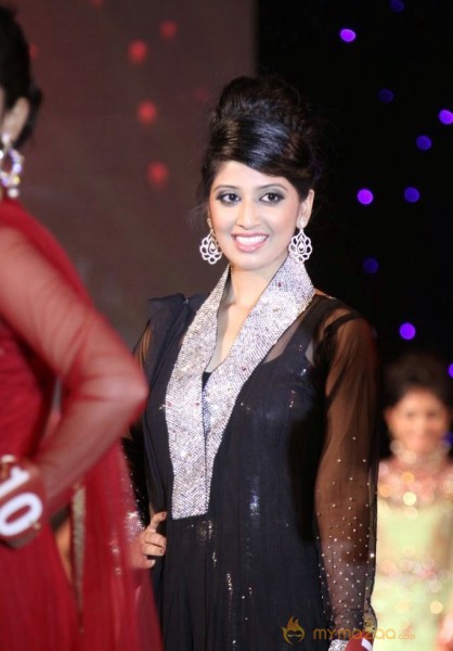 Miss n Mrs India Gujarati Fashion Show Photos02