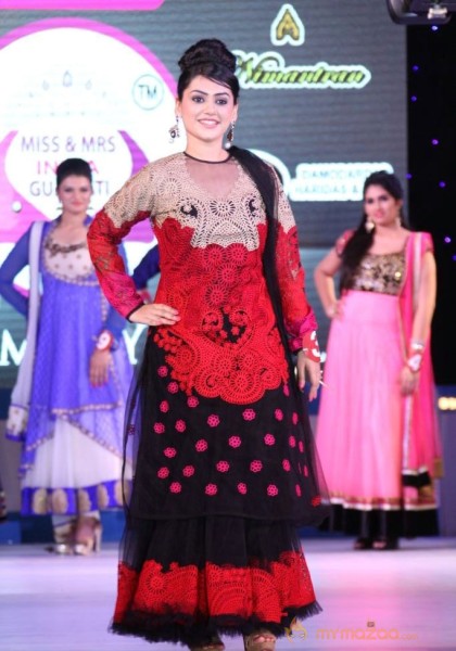 Miss n Mrs India Gujarati Fashion Show Photos02