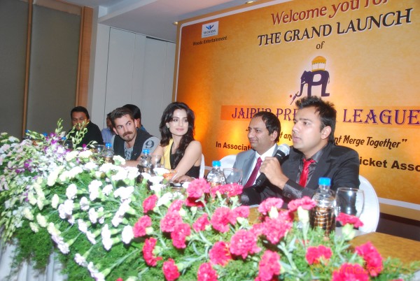 Neil Nitin Mukesh-Ameesha Patel at JPL Season-2 Launch 