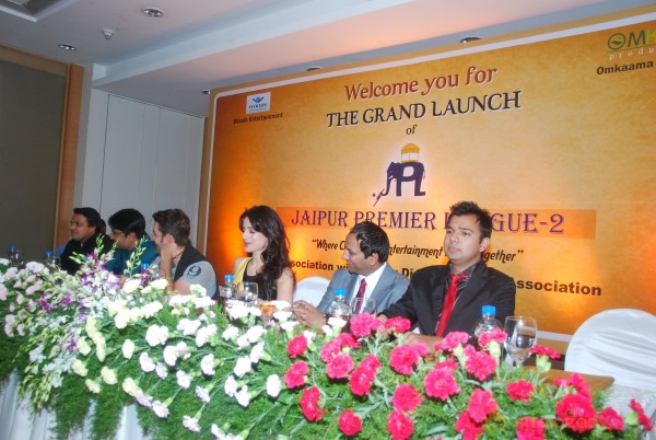 Neil Nitin Mukesh-Ameesha Patel at JPL Season-2 Launch 