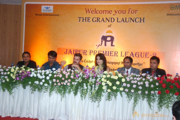 Neil Nitin Mukesh-Ameesha Patel at JPL Season-2 Launch 