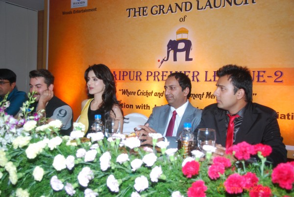 Neil Nitin Mukesh-Ameesha Patel at JPL Season-2 Launch 
