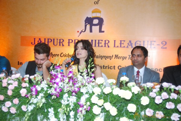 Neil Nitin Mukesh-Ameesha Patel at JPL Season-2 Launch 