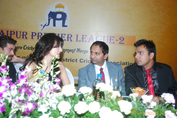 Neil Nitin Mukesh-Ameesha Patel at JPL Season-2 Launch 