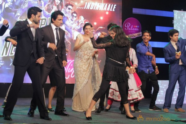 Palam Silks 15 Fashion Show of Happy Near Film Bollywood Stars Photos