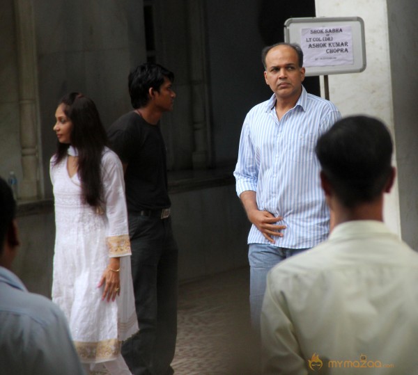 Priyanka Chopra's Father's Condolence Meet Gallery 