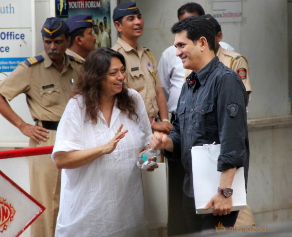 Priyanka Chopra's Father's Condolence Meet Gallery 