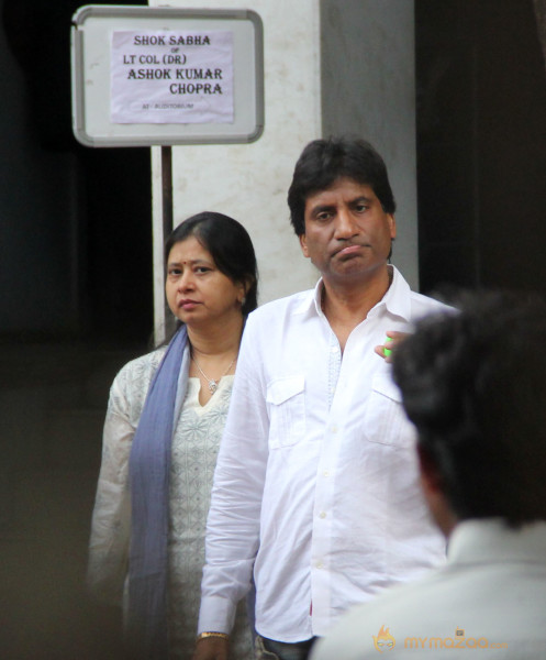 Priyanka Chopra's Father's Condolence Meet Gallery 