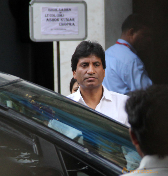 Priyanka Chopra's Father's Condolence Meet Gallery 