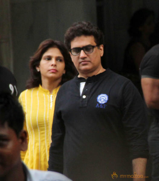 Priyanka Chopra's Father's Condolence Meet Gallery 