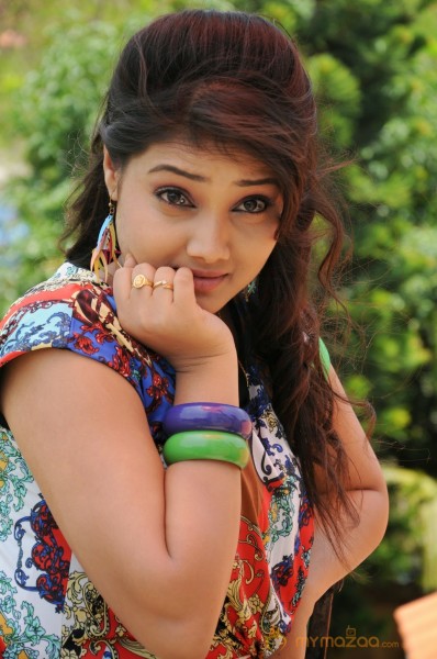 Priyanka Glam pics at Nuvve Kavali shooting