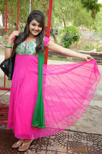 Priyanka Glam pics at Nuvve Kavali shooting