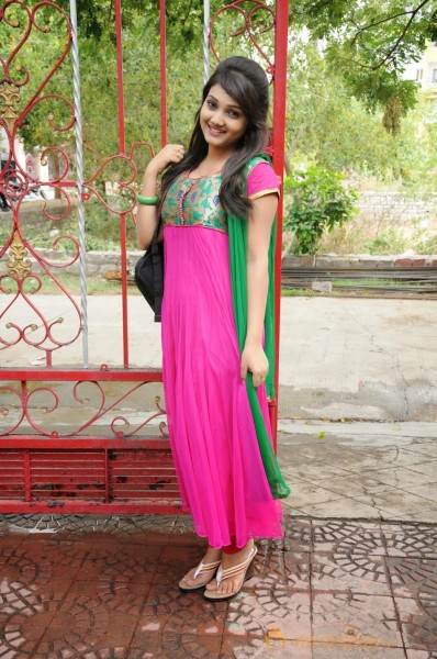 Priyanka Glam pics at Nuvve Kavali shooting