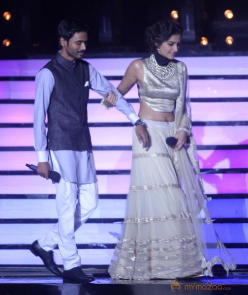 Raanjhana Team Promotion At Jhalak Dikhla Jaa 