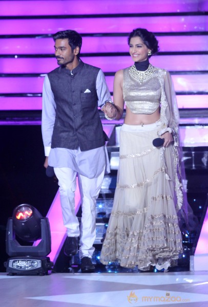Raanjhana Team Promotion At Jhalak Dikhla Jaa 