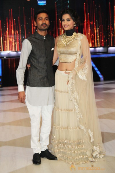 Raanjhana Team Promotion At Jhalak Dikhla Jaa 