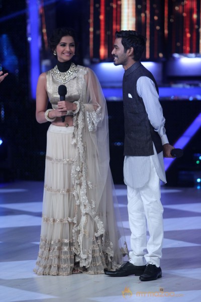 Raanjhana Team Promotion At Jhalak Dikhla Jaa 