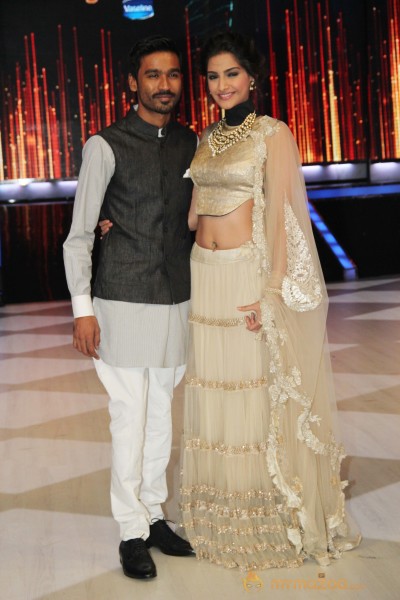 Raanjhana Team Promotion At Jhalak Dikhla Jaa 