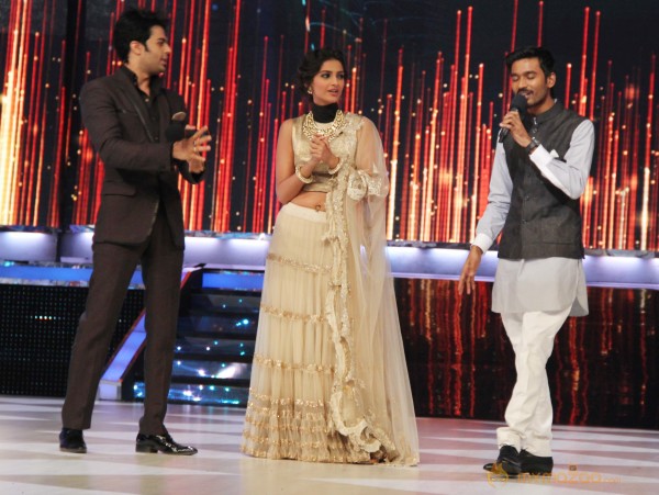 Raanjhana Team Promotion At Jhalak Dikhla Jaa 