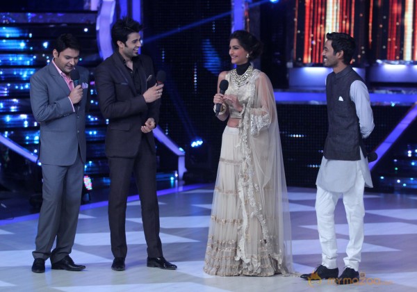 Raanjhana Team Promotion At Jhalak Dikhla Jaa 