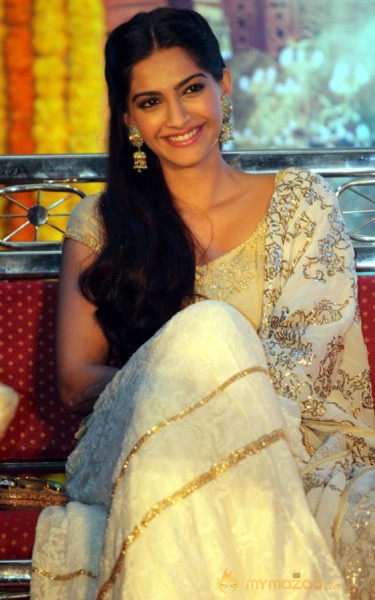 Raanjhanaa Movie Team Press Meet 
