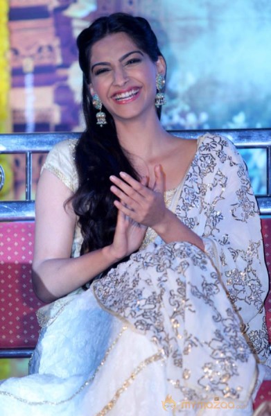 Raanjhanaa Movie Team Press Meet 