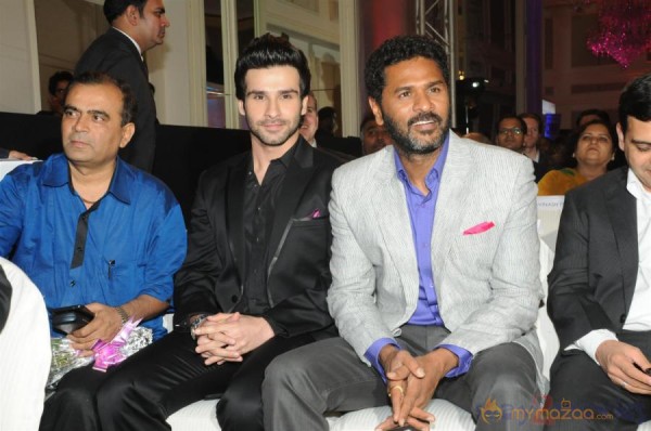 Ramaiya Vastavaiya Movie Promotion at 9th AIACCA 