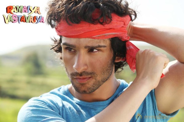 Ramaiya Vastavaiya Movie Wallpapers 