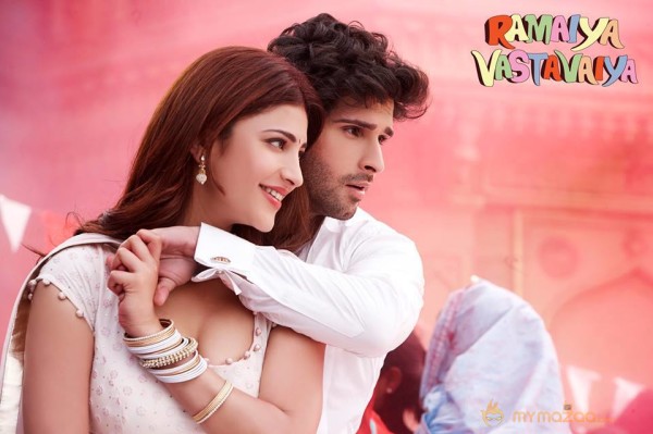 Ramaiya Vastavaiya Movie Wallpapers 