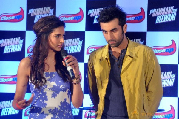 Ranbir & Deepika Launch Close Up Dental Care Products 