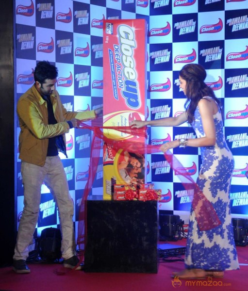 Ranbir & Deepika Launch Close Up Dental Care Products 