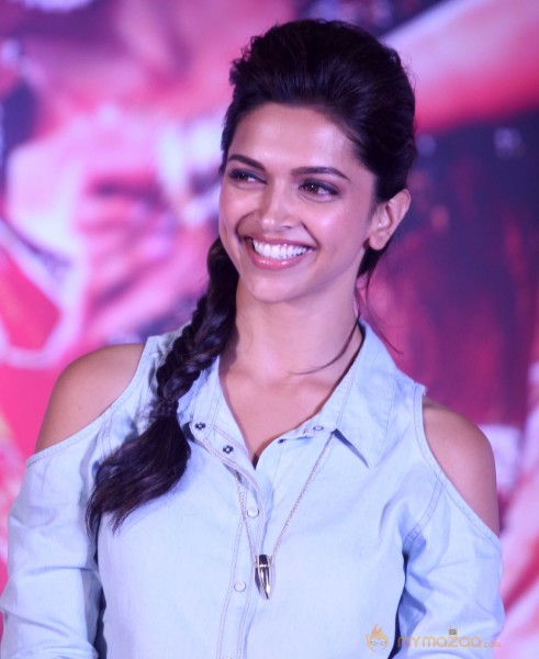 Ranveer, Deepika Ram Leela Promote Photos