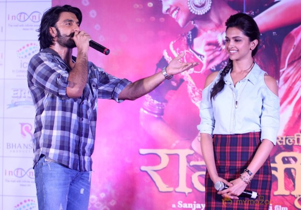 Ranveer, Deepika Ram Leela Promote Photos