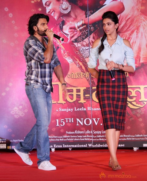 Ranveer, Deepika Ram Leela Promote Photos