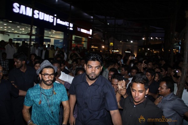 Ranveer Singh and Sonakshi Sinha  LOOTERA photos