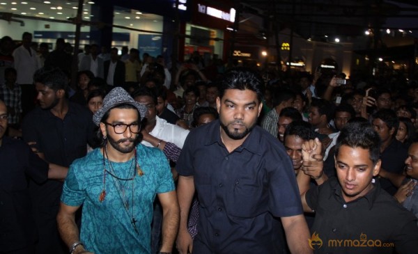 Ranveer Singh and Sonakshi Sinha  LOOTERA photos